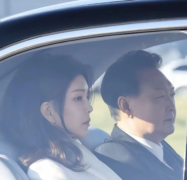 韩国高级公职人员犯罪调查处已向首尔拘留所发送了解除对尹锡悦的探视及收发书信禁止措