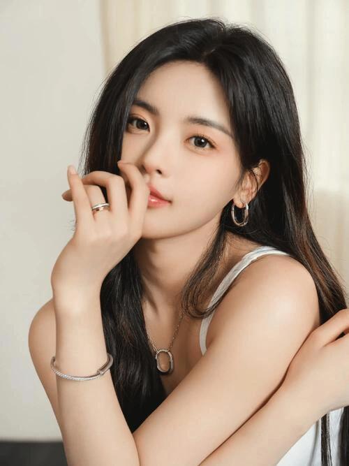 杨超越资源变配角，积累经验为长久发展