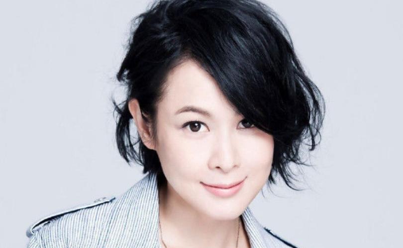 刘若英从歌手跨界演员，凭借《后来》等作品红遍两岸三地。55岁的她鲜少让儿子曝光，