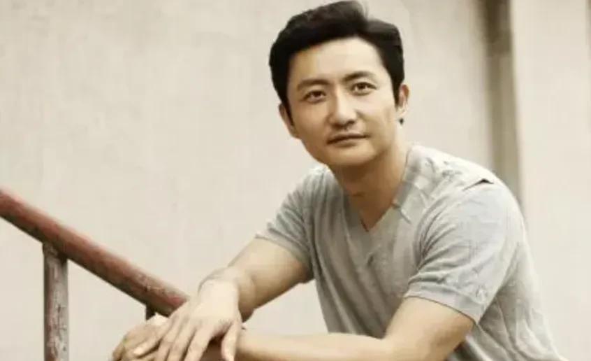 涂松岩和李现，引发了热议！
演员涂松岩更新了社交平台，艾特了李现，并且喊话李现，