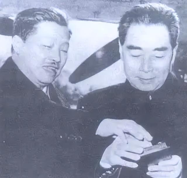 贺龙元帅追悼会，周总理破例鞠躬，忠心为民永传颂
