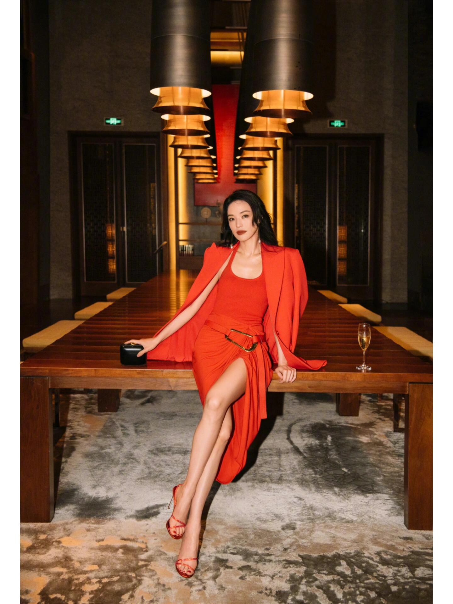 舒淇西装红裙