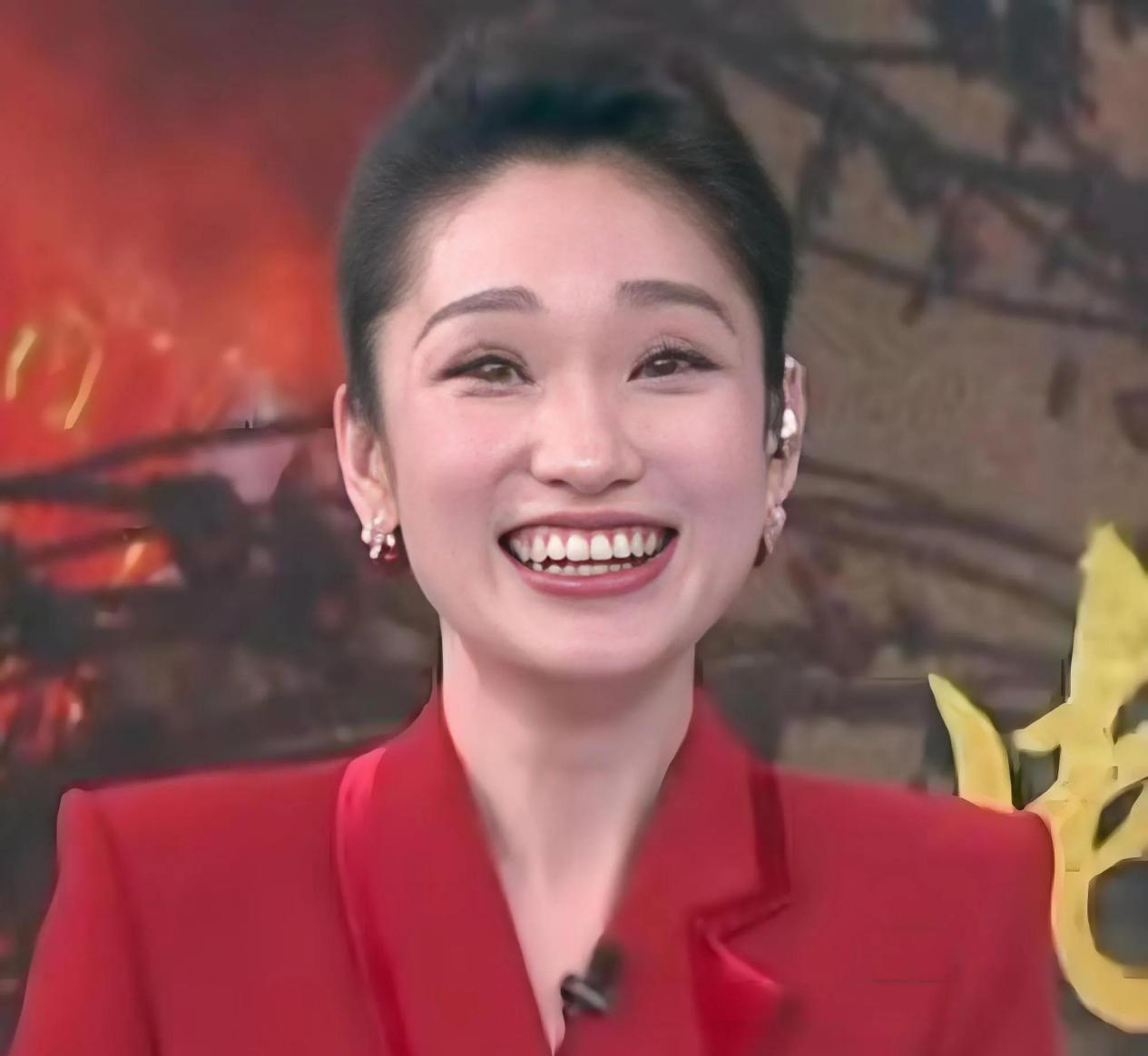  
 
 
蓝羽今晚在央视6套直播时闹了个小插曲！眼瞅着《哪吒2》票房一路飙升，