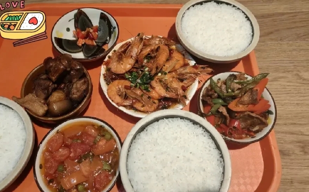 顾客吃完饭，结账的时候这些加起来一共65块钱，居然说贵。
便宜的背后要知道食材，