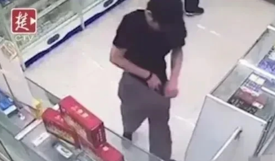 到底是真用还是假用？湖北，一男子以身体不行为由，去药店买了一盒伟哥，不料用了以后