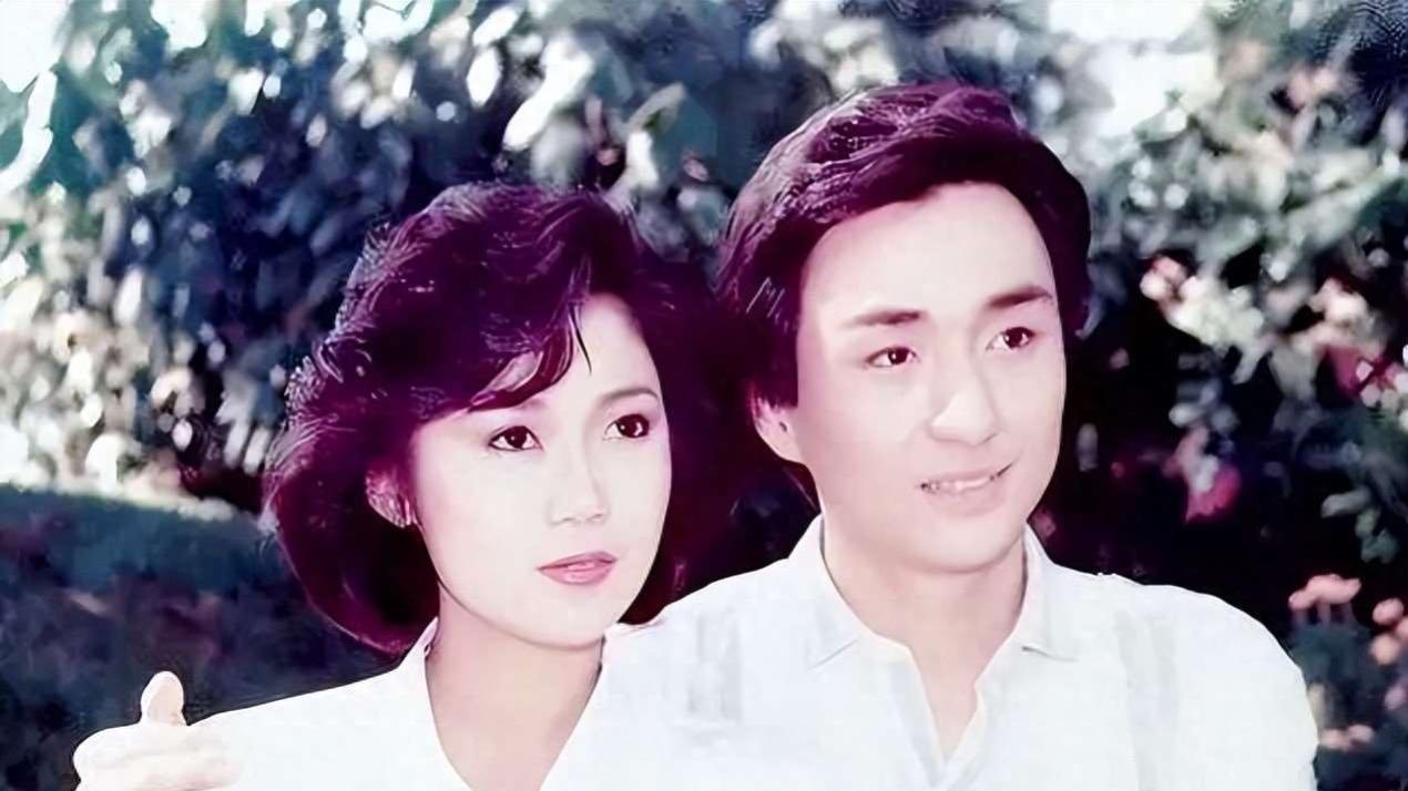 她是新加坡电视台一姐，闪婚嫁小3岁老公，如今一家四口其乐融融！