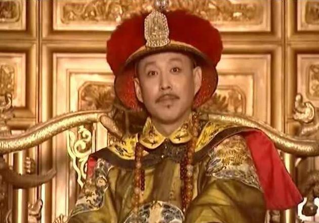 康熙时期，乌雅氏因美貌与才华备受康熙宠爱，即使年过五十仍受宠幸。她出身平凡，却以