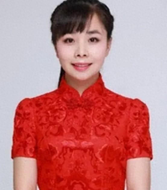 草根歌手王二妮身份被揭穿？原来她一直在伪装，瞒了观众十几年！