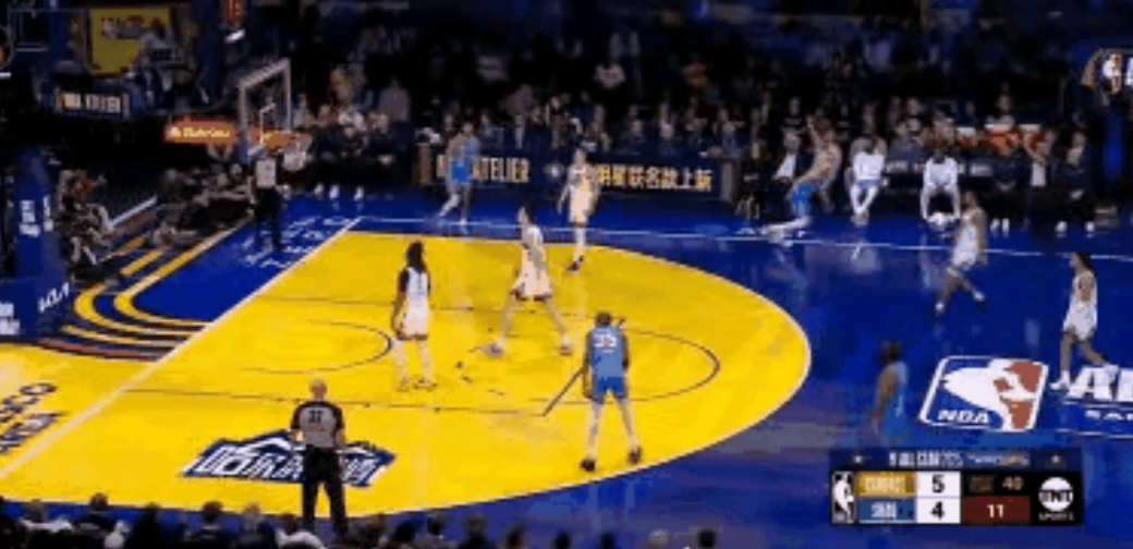 勇士超级巨星斯蒂芬-库里真是太嚣张跋扈了！在今天进行的NBA全明星赛上，库里在一