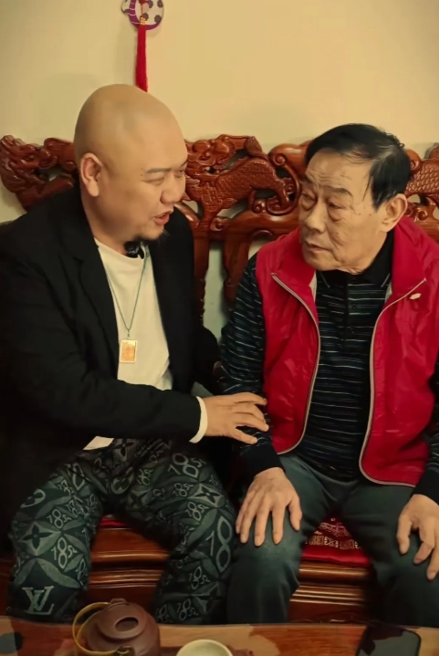 杨威，你要是有把柄在你徒弟手里你就说出来吧，应该还不止一个徒弟，没事的，你不是有
