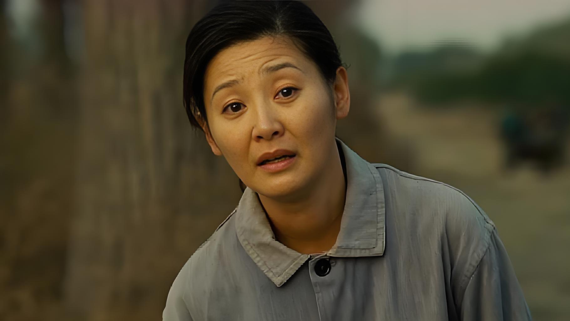 《九部的检察官》口碑大爆，看过女主秦岚后，却被57岁女二惊艳到