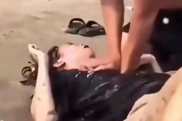 “这不是救人，是猥亵！”广西北海，一女子不慎溺水，男子对其进行施救的过程中，多次