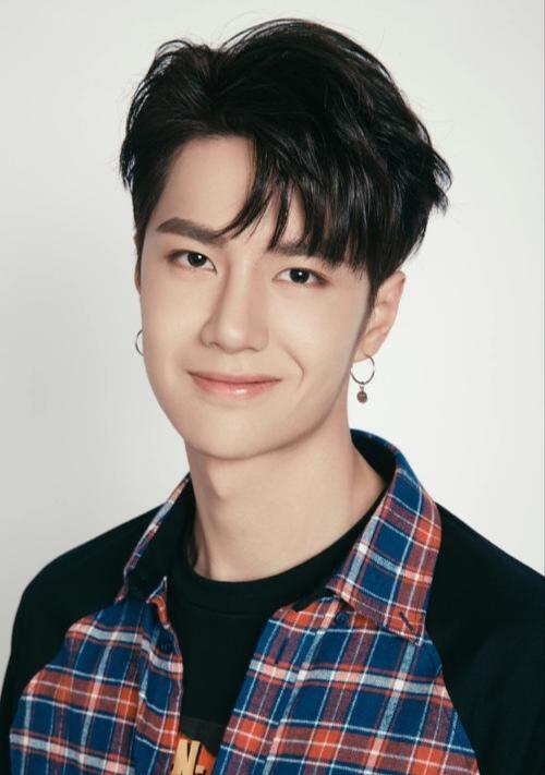 王一博赛车热情，畅享私密练习时光