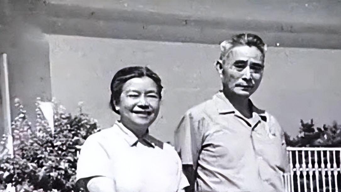 黄维妻子苦等丈夫27年，黄维被特赦1年后，生活不下去跳河自尽