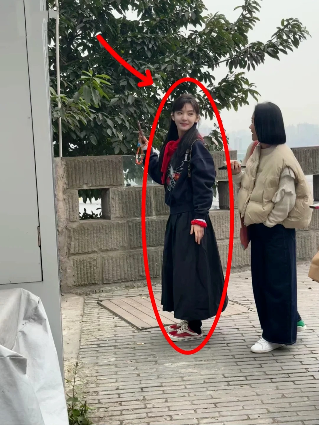 我去，难怪男的都为她发癫。。。
我一个女的看见都觉得好漂亮，气质太清爽了！路人视