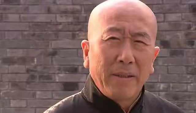 当年《大宅门》火热播出后，雷恪生儿子埋怨道:“爸，你以后拍戏能注意点吗？”雷恪生