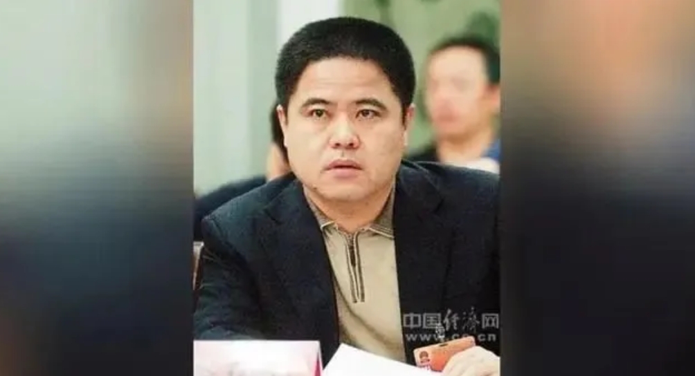 太震惊了，太震惊了，这个人民公朴恐怕要震惊世界。
贪污受贿31亿元，房产1021