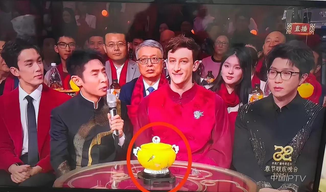 这可是顶级阳谋啊！埃文凯尔登上春晚，央妈这次真的是下血本了，在全国14亿人都在看