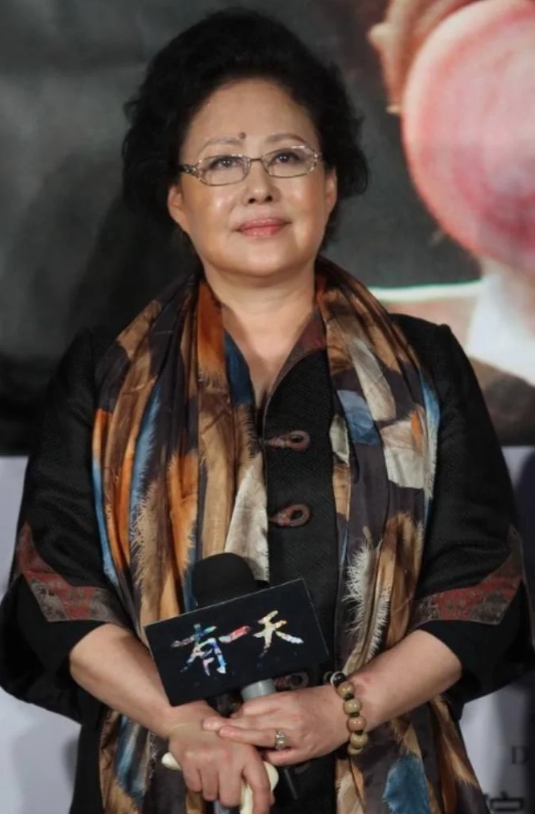 斯琴高娃挨了丈夫一耳光：谁让你生不出儿子