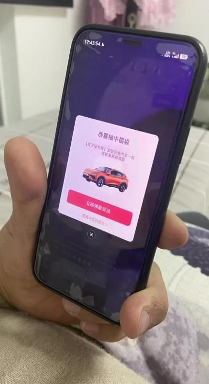 黄子韬抽奖送车大结局，千万人在线，送出了30台车，但网友们爆了，直呼他忽悠人，要