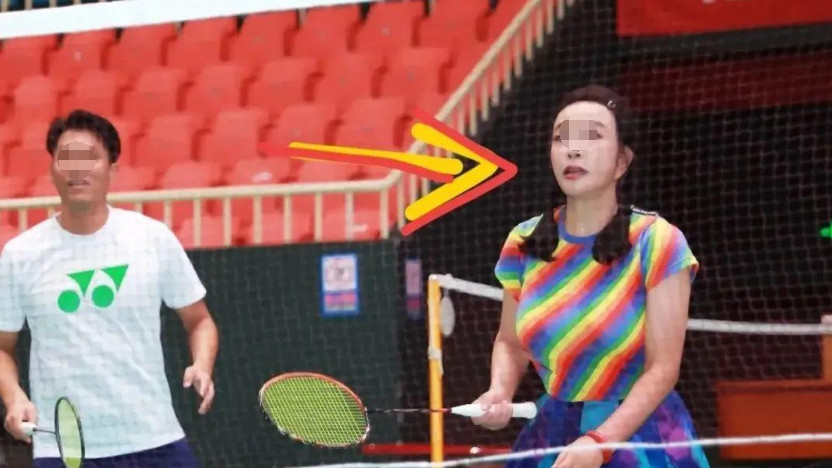 74岁的刘晓庆活出了中年妇女都望尘莫及的潇洒，这状态真的是绝了