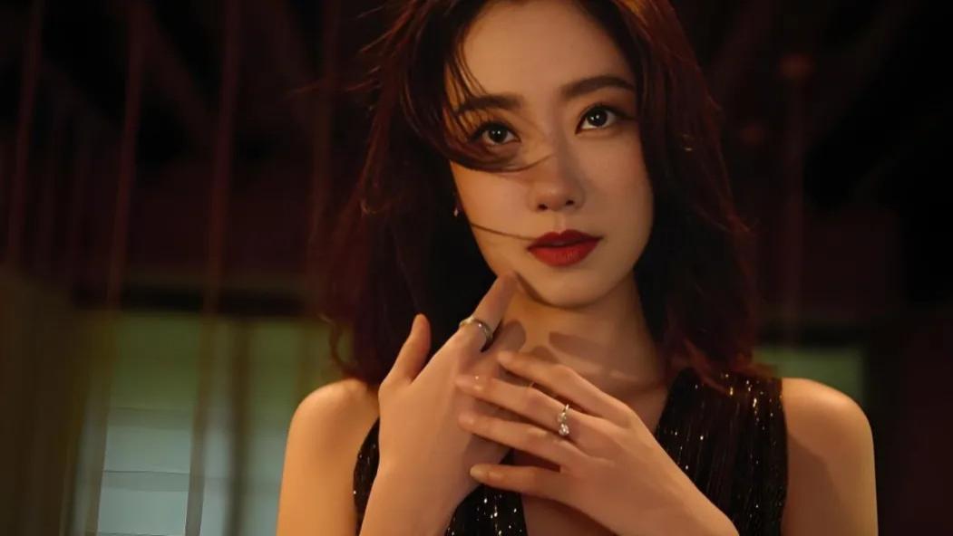 贾玲别装了！新电影《转念花开》造型引争议！男一选星二代，杨紫竟沦为女三！