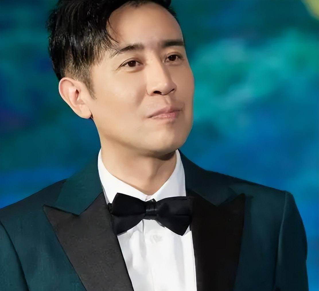 于和伟演技不错，但和张译一比，就有点小儿科了。
 
张译演绎人物更真实，而于和伟