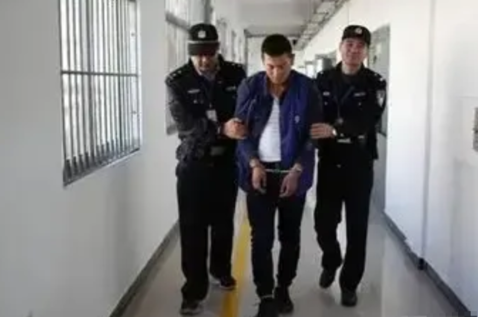 “我是因吃饺子不蘸酱油被抓进来的！”——内蒙古一男子因吃饺子不蘸酱油被警察抓进监
