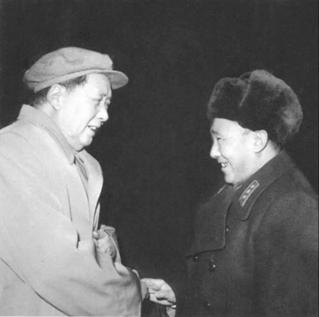 长征时期李聚奎是红一师师长，是杨得志等人的顶头上司。可是1955年杨得志被授开国