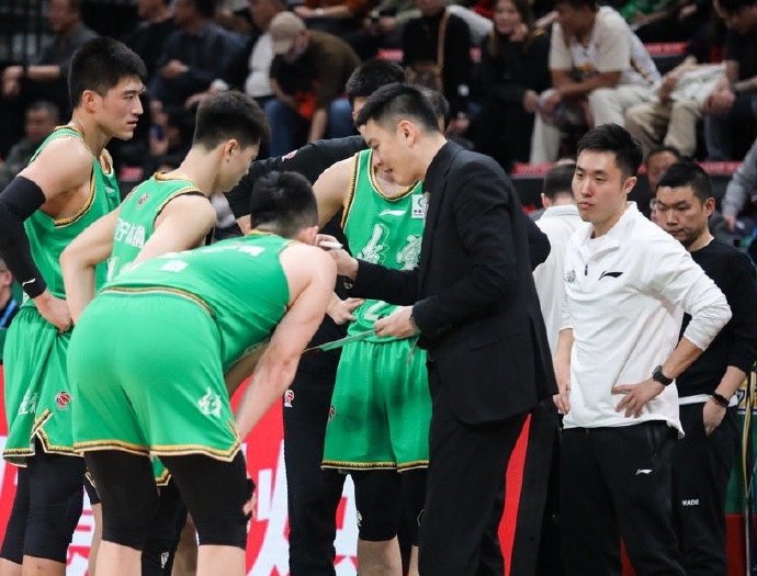 CBA春晚辽粤大战一触即发，这场比赛无疑是本赛季最引人注目的对决之一。从辽宁和广