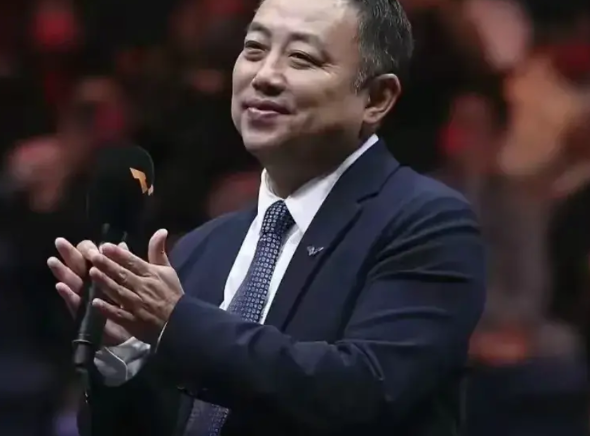 读蒲松龄的《狼》。突然觉得刘国梁就是那个屠夫。“担中肉尽，止有剩骨”这八个字是对