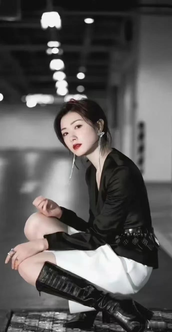 有个小孩想吃巧克力，对妈妈说：“妈妈，我要吃巧克力，吃了巧克力我就能变聪明。” 