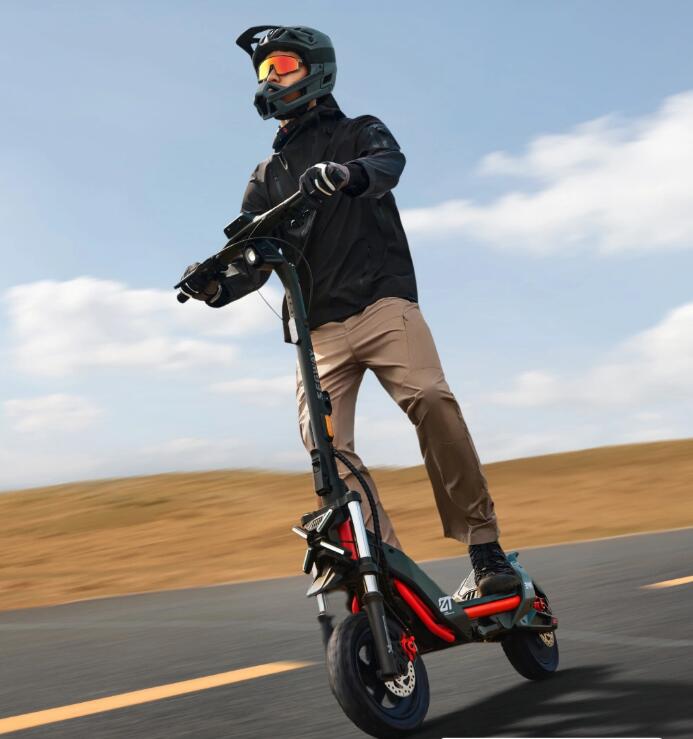 九号 Segway ZT3 Pro 电动滑板车8 月 1 日20 点现货开售，零