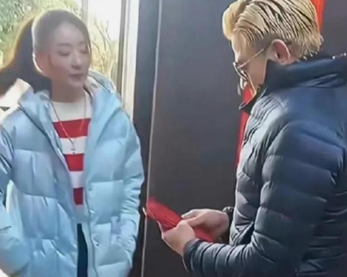 方媛选择郭富城是对的，郭开始为了面子不太待见方。
 
方乖巧可爱，情商高，低调，