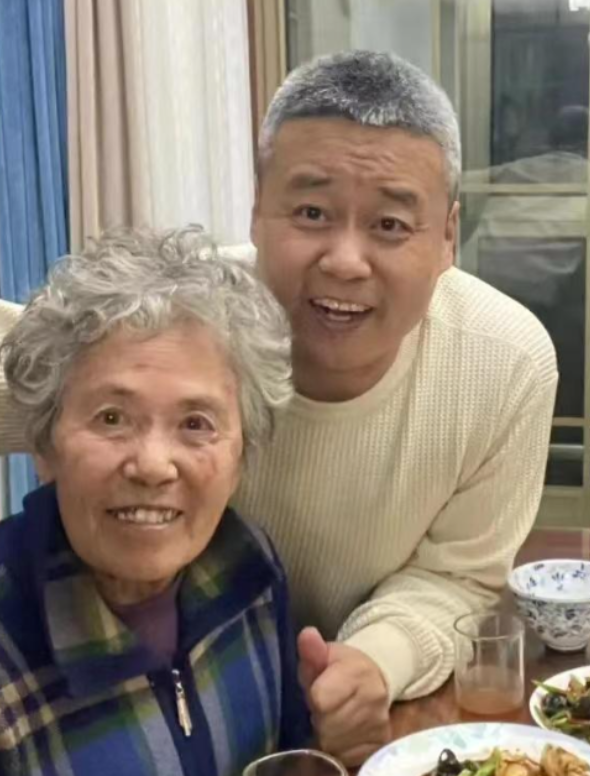 2015年，山东45岁男子因生意失败，负债4600万元，妻离子散，万念俱灰之际，