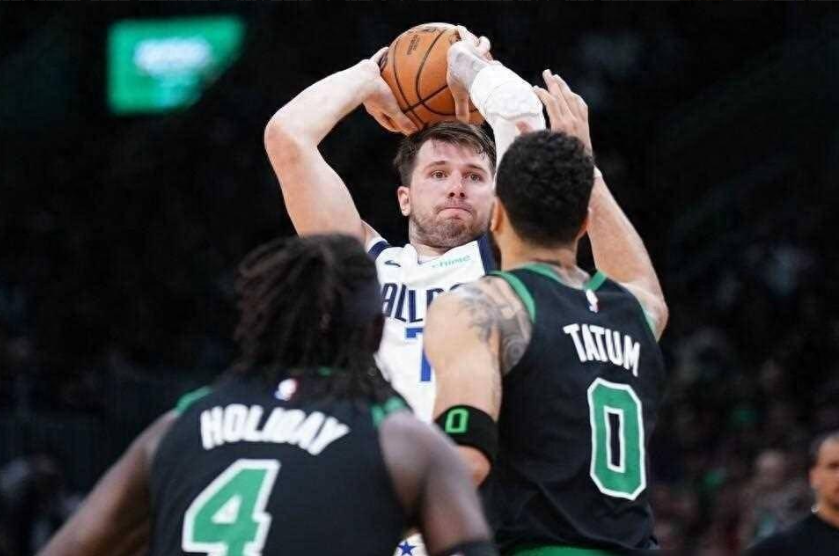 NBA总决赛激战正酣，凯尔特人队以106:99战胜独行侠队，取得3:0的领先，总