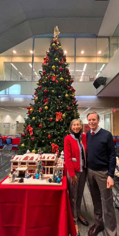 美国驻华大使伯恩斯今天（12月25日）发文说：“向中国、美国及其他国家的所有朋友