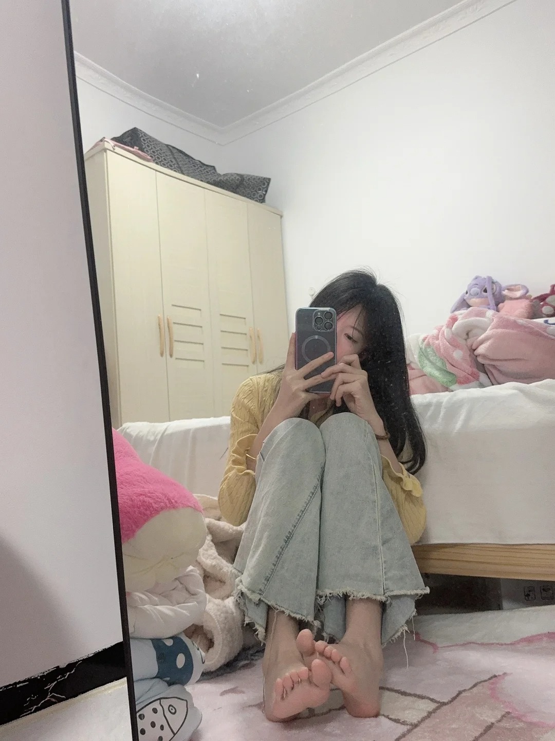 逆光
腮红打重了加上光线有点逆光真是把我拍的跟鬼一样