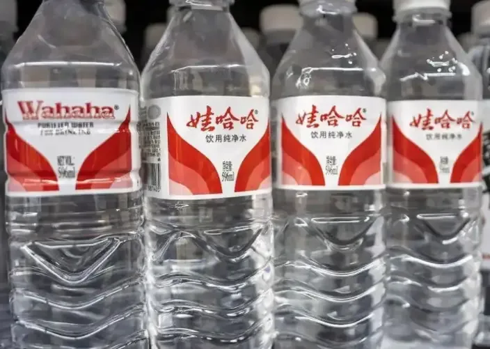 钟睒睒万万没有想到，宗老先生的离世给农夫山泉带来了巨大的冲击。这使得农夫山泉的销