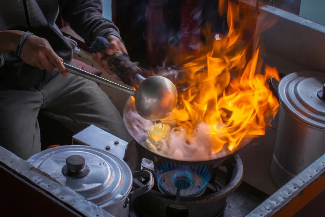 再节俭，炒菜时也别舍不得开油烟机