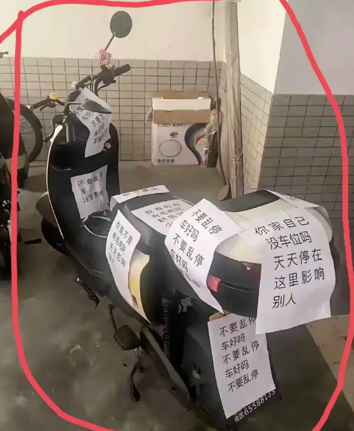 广东，一女子，在网上发文大倒苦水，说自己接送孩子上学的时候，外面突然下起倾盆大雨
