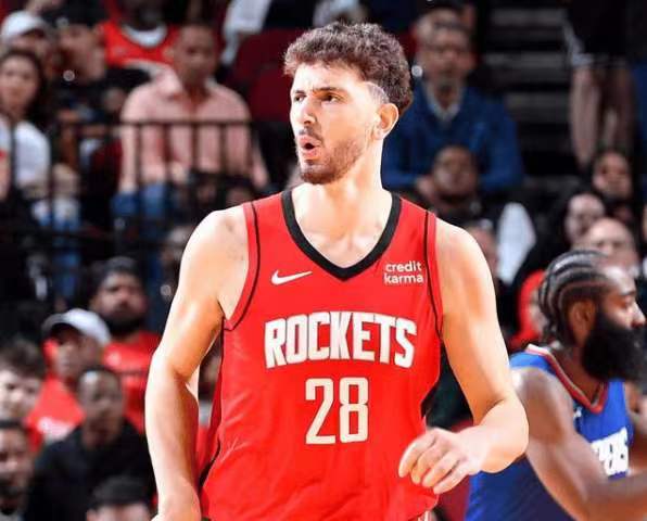 昨天申京在赛场上受伤的一幕让很多球迷都非常担心，但是甚至有医学专家表示，这次受伤