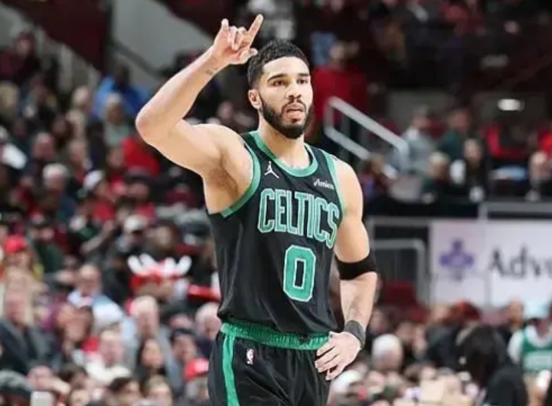 塔图姆复仇之战！MVP已无需多言！
凯尔特人123-98战胜公牛完成复仇，这些球