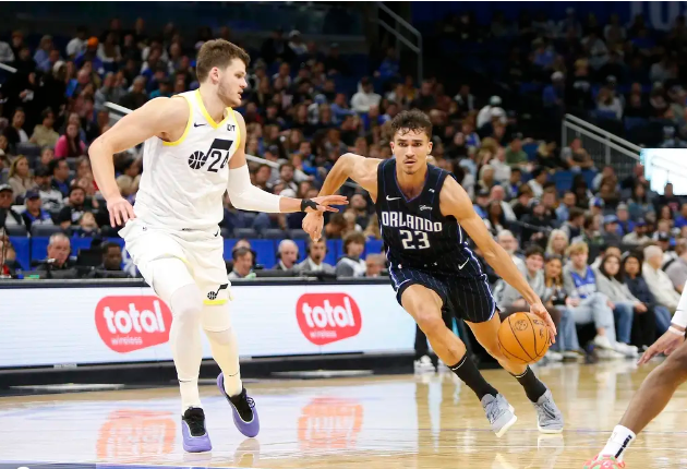 塞克斯顿20分凯斯勒两双 爵士轻取残阵魔术 
北京时间1月6日NBA常规赛，客场