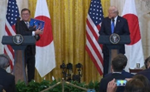日本首相石破茂访问美国，与特朗普总统会面的新闻在全球媒体引起了广泛关注。这次会晤