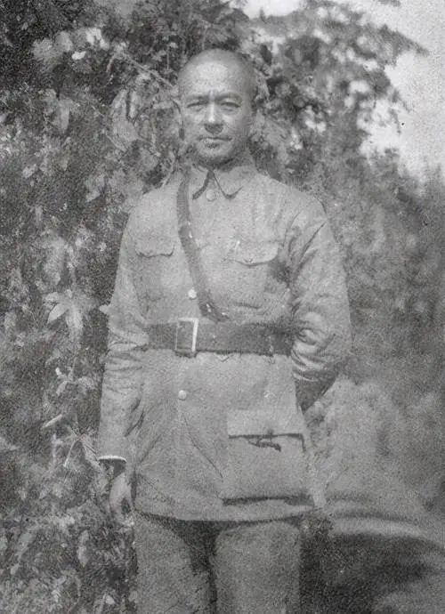 “所有人把裤子脱了”1938年台儿庄战役前，一位中年妇女找到军长找到了军长张自忠