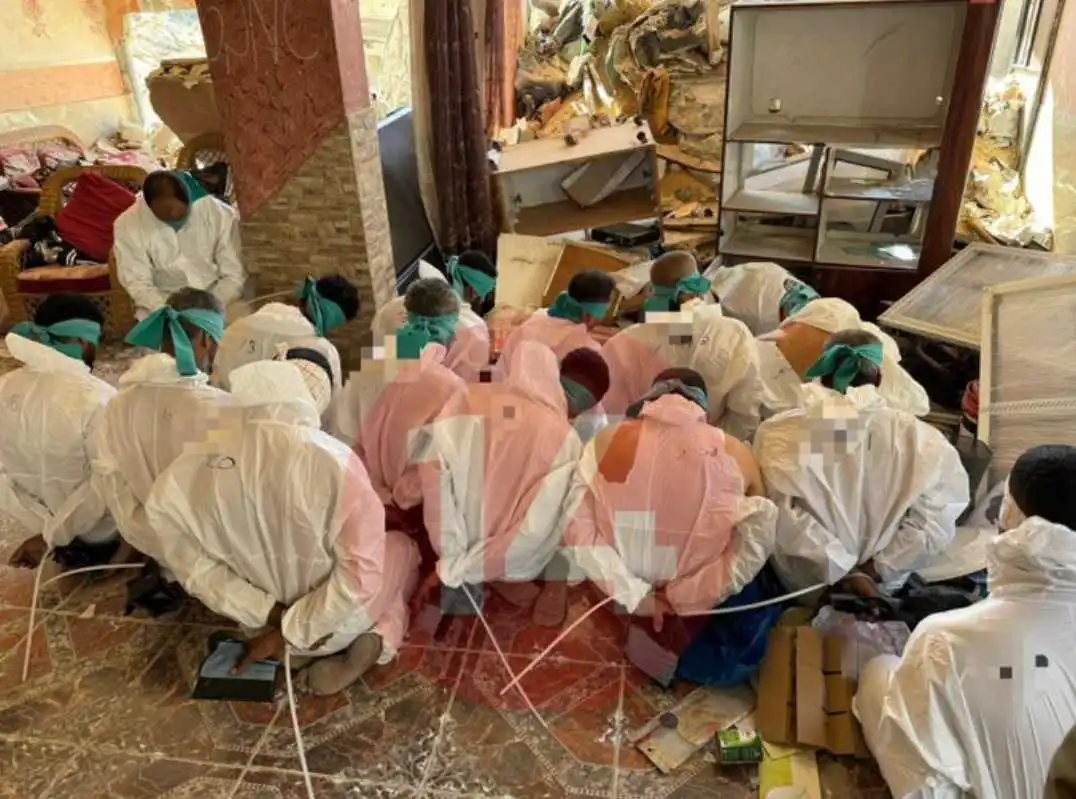 哈马斯换装了！
今日投降的哈马斯成员