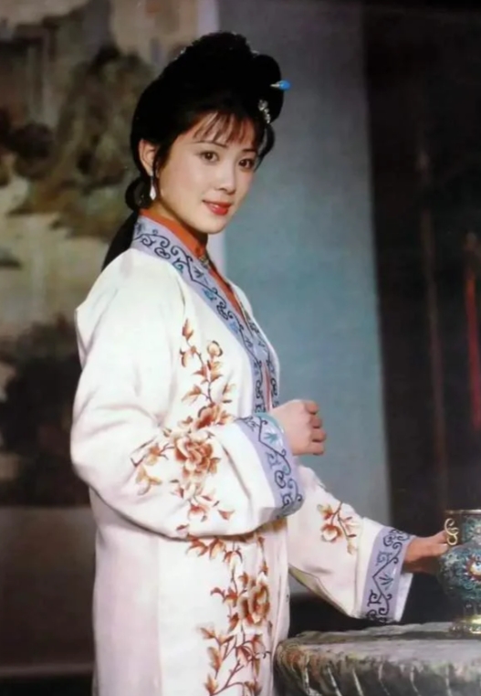 最美妲己两度离婚，如今痛失爱子