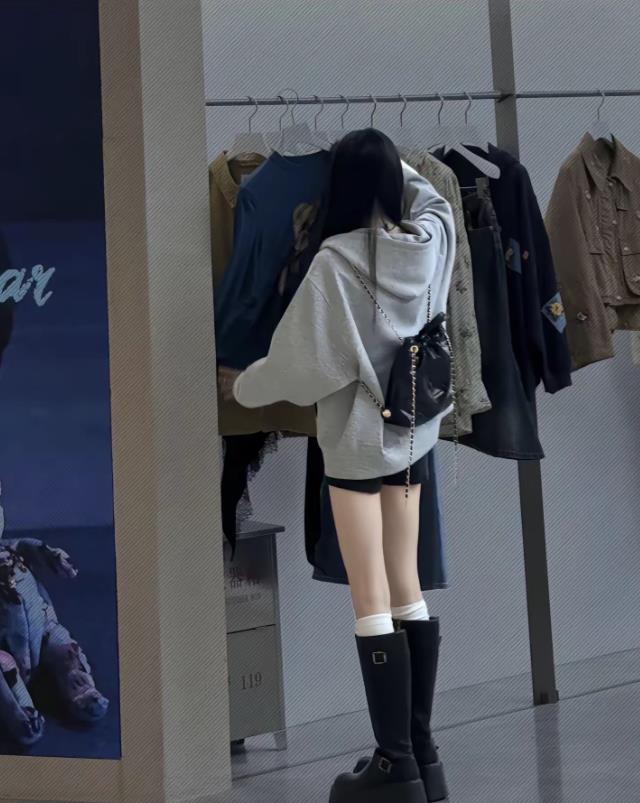 现在的高铁站跟飞机场似的！