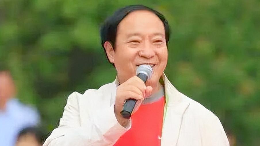 国家一级演员牛群罕见露面！昔日搭档冯巩，如今独居廉价小区？